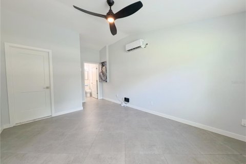 House in Clearwater, Florida 4 bedrooms, 194.82 sq.m. № 2206815 - photo 29