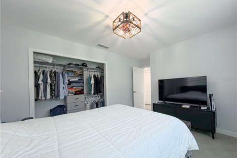 House in Clearwater, Florida 4 bedrooms, 194.82 sq.m. № 2206815 - photo 24