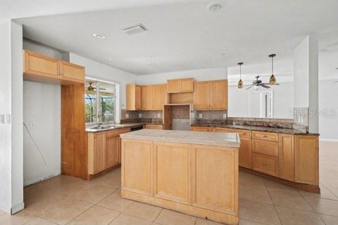 Купить виллу или дом в Кейп-Корал, Флорида 8 комнат, 170.75м2, № 2149635 - фото 12
