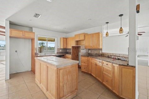 Купить виллу или дом в Кейп-Корал, Флорида 8 комнат, 170.75м2, № 2149635 - фото 11