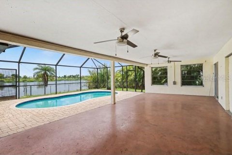 Купить виллу или дом в Кейп-Корал, Флорида 8 комнат, 170.75м2, № 2149635 - фото 21