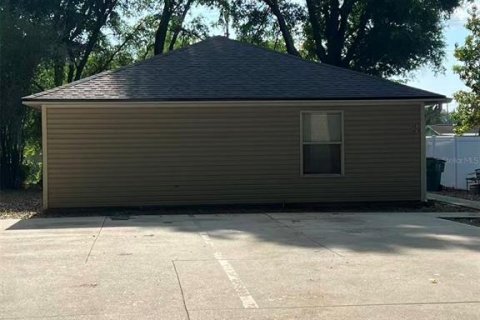 Commercial property in Zephyrhills, Florida 6 bedrooms, 185.9 sq.m. № 2314955