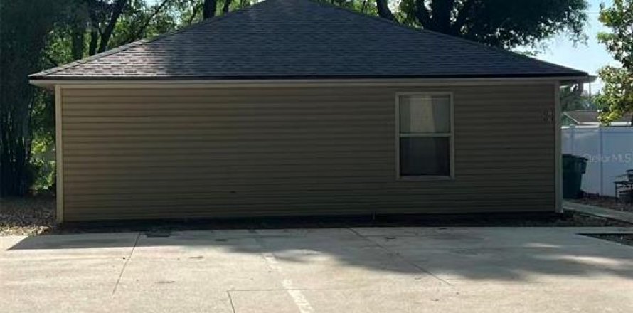 Propiedad comercial en Zephyrhills, Florida 6 dormitorios, 185.9 m2 № 2314955