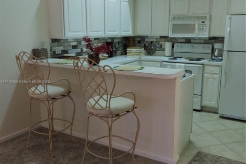 Condo in Fort Myers, Florida, 1 bedroom  № 2014438 - photo 18