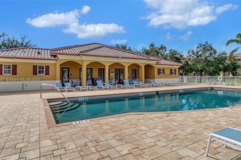 Condo in Fort Myers, Florida, 1 bedroom  № 2014438 - photo 10