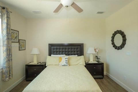 House in Marathon, Florida 4 bedrooms, 175.4 sq.m. № 1860180 - photo 12