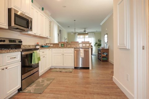 House in Marathon, Florida 4 bedrooms, 175.4 sq.m. № 1860180 - photo 5