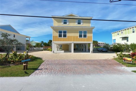 House in Marathon, Florida 4 bedrooms, 175.4 sq.m. № 1860180 - photo 2