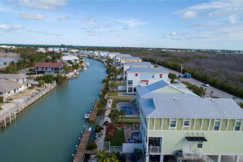 House in Marathon, Florida 4 bedrooms, 175.4 sq.m. № 1860180 - photo 15