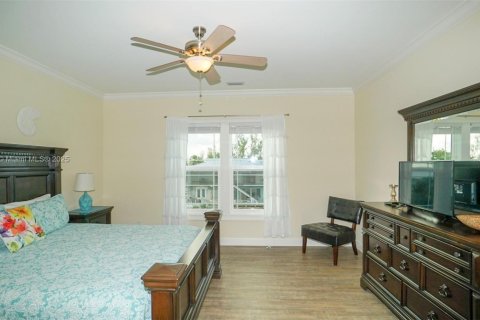 House in Marathon, Florida 4 bedrooms, 175.4 sq.m. № 1860180 - photo 9