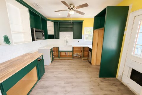 House in Lakeland, Florida 3 bedrooms, 122.63 sq.m. № 2122656 - photo 2