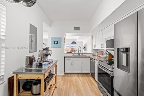 Touwnhouse à louer à Miami, Floride: 3 chambres, 129.32 m2 № 2390205 - photo 11