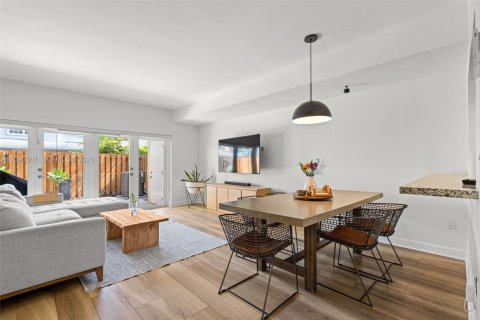Touwnhouse à louer à Miami, Floride: 3 chambres, 129.32 m2 № 2390205 - photo 5