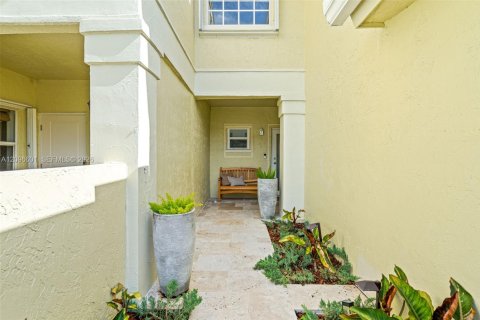 Touwnhouse à louer à Miami, Floride: 3 chambres, 129.32 m2 № 2390205 - photo 3