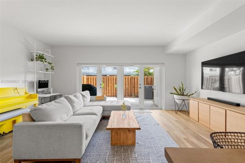Touwnhouse à louer à Miami, Floride: 3 chambres, 129.32 m2 № 2390205 - photo 13