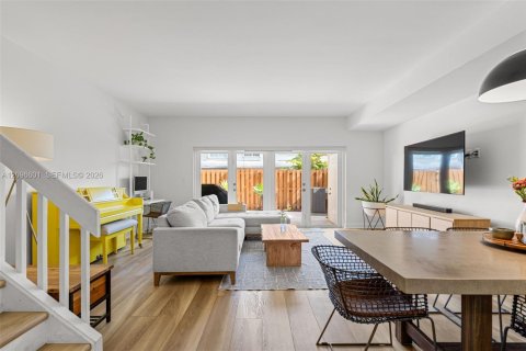 Touwnhouse à louer à Miami, Floride: 3 chambres, 129.32 m2 № 2390205 - photo 7