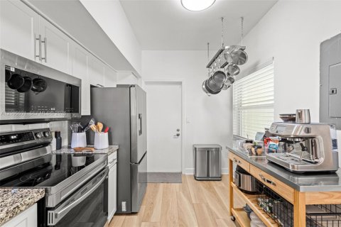 Touwnhouse à louer à Miami, Floride: 3 chambres, 129.32 m2 № 2390205 - photo 10