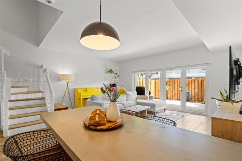 Touwnhouse à louer à Miami, Floride: 3 chambres, 129.32 m2 № 2390205 - photo 6