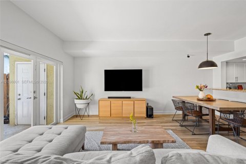 Touwnhouse à louer à Miami, Floride: 3 chambres, 129.32 m2 № 2390205 - photo 15