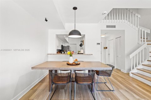 Touwnhouse à louer à Miami, Floride: 3 chambres, 129.32 m2 № 2390205 - photo 12