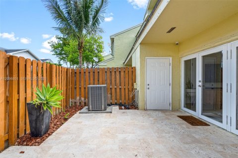 Touwnhouse à louer à Miami, Floride: 3 chambres, 129.32 m2 № 2390205 - photo 19