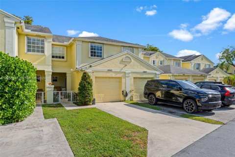 Touwnhouse à louer à Miami, Floride: 3 chambres, 129.32 m2 № 2390205 - photo 2