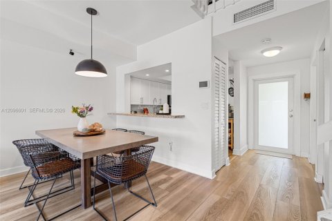 Touwnhouse à louer à Miami, Floride: 3 chambres, 129.32 m2 № 2390205 - photo 8