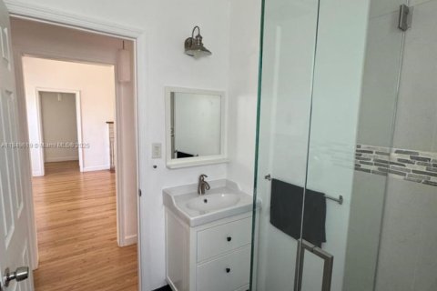 Casa en venta en Coral Gables, Florida, 2 dormitorios, 95.32 m2 № 1852275 - foto 12