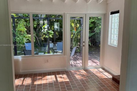 Casa en venta en Coral Gables, Florida, 2 dormitorios, 95.32 m2 № 1852275 - foto 4