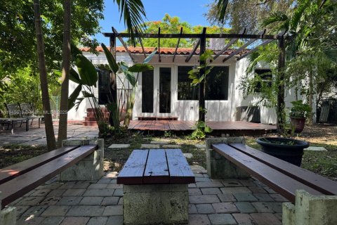 Casa en venta en Coral Gables, Florida, 2 dormitorios, 95.32 m2 № 1852275 - foto 15