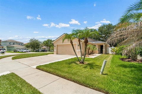 House in Wesley Chapel, Florida 3 bedrooms, 105.82 sq.m. № 2200163 - photo 3