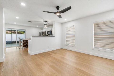 House in Wesley Chapel, Florida 3 bedrooms, 105.82 sq.m. № 2200163 - photo 15