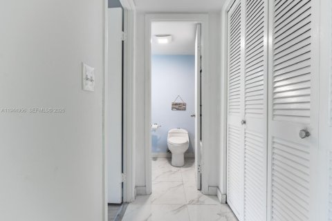 Купить кондоминиум в Халландейл-Бич, Флорида 2 спальни, 105.44м2, № 2002401 - фото 19