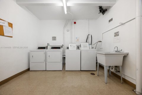 Купить кондоминиум в Халландейл-Бич, Флорида 2 спальни, 105.44м2, № 2002401 - фото 25