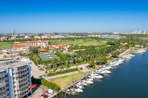 Купить кондоминиум в Халландейл-Бич, Флорида 2 спальни, 105.44м2, № 2002401 - фото 30