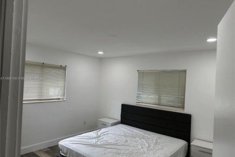 House in North Miami Beach, Florida 4 bedrooms, 150.97 sq.m. № 1961321 - photo 7