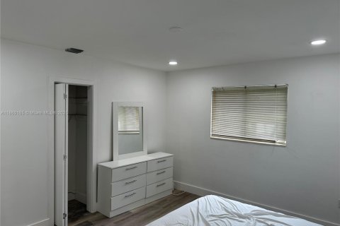 House in North Miami Beach, Florida 4 bedrooms, 150.97 sq.m. № 1961321 - photo 11