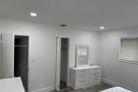 House in North Miami Beach, Florida 4 bedrooms, 150.97 sq.m. № 1961321 - photo 10