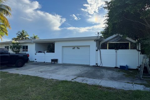 House in North Miami Beach, Florida 4 bedrooms, 150.97 sq.m. № 1961321 - photo 4
