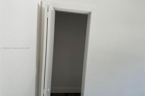 House in North Miami Beach, Florida 4 bedrooms, 150.97 sq.m. № 1961321 - photo 16