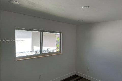 House in North Miami Beach, Florida 4 bedrooms, 150.97 sq.m. № 1961321 - photo 17
