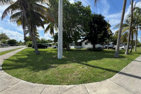 House in North Miami Beach, Florida 4 bedrooms, 150.97 sq.m. № 1961321 - photo 22