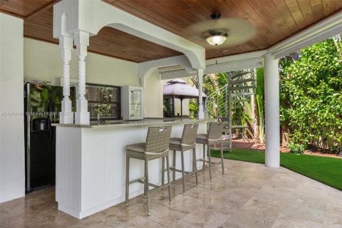 House in Miami Shores, Florida 5 bedrooms, 412.02 sq.m. № 1984795 - photo 13