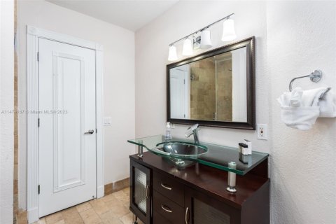 House in Miami Shores, Florida 5 bedrooms, 412.02 sq.m. № 1984795 - photo 25