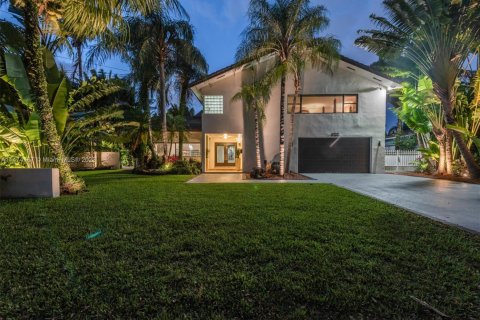 House in Miami Shores, Florida 5 bedrooms, 412.02 sq.m. № 1984795 - photo 2