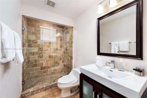 House in Miami Shores, Florida 5 bedrooms, 412.02 sq.m. № 1984795 - photo 28