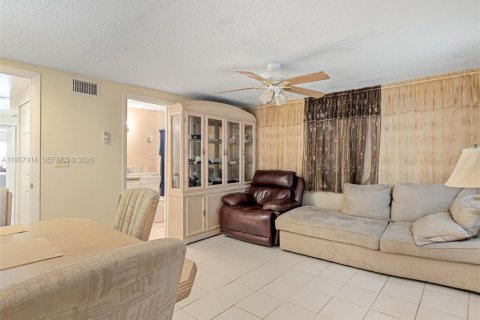 House in Homestead, Florida 5 bedrooms, 241.92 sq.m. № 1995497 - photo 24