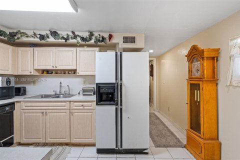 House in Homestead, Florida 5 bedrooms, 241.92 sq.m. № 1995497 - photo 26