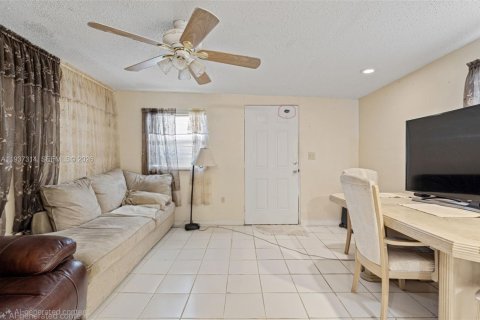 House in Homestead, Florida 5 bedrooms, 241.92 sq.m. № 1995497 - photo 25