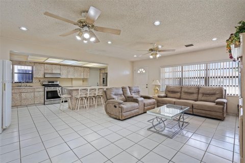 House in Homestead, Florida 5 bedrooms, 241.92 sq.m. № 1995497 - photo 7